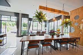 Penny - Farthing Pool Villa