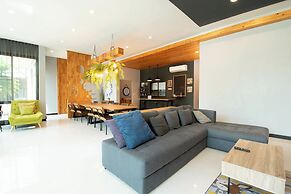 Penny - Farthing Pool Villa