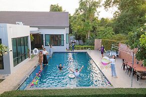 Penny - Farthing Pool Villa