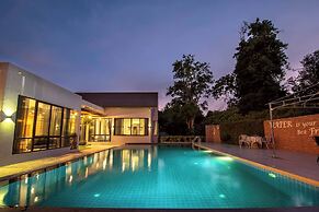 Penny - Farthing Pool Villa