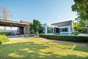 Penny - Farthing Pool Villa