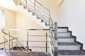 Fabhotel Royal Portico