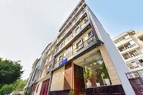 Fabhotel Royal Portico