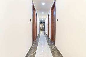 Fabhotel Royal Portico