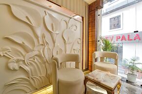 Fabhotel Royal Portico