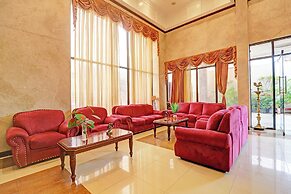 Fabhotel Grand Palace