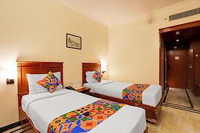 Fabhotel Grand Palace