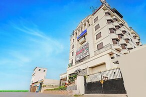 Fabhotel Grand Palace