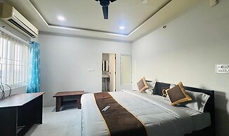 Fabhotel Bluemoon Residency