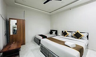 Fabhotel Bluemoon Residency