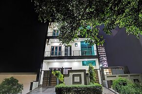 Fabhotel Comfort Inn