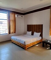 Fabhotel Aayat Home Stay