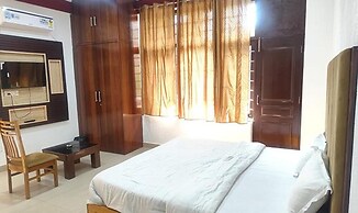 Fabhotel Aayat Home Stay