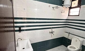 Fabhotel Aayat Home Stay