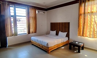 Fabhotel Aayat Home Stay