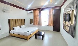 Fabhotel Aayat Home Stay
