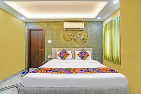 Fabhotel The Crown