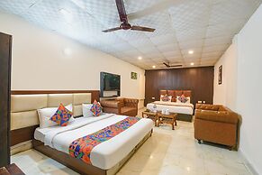 Fabhotel Lazeeno