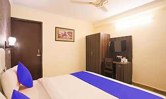 Fabhotel Lazeeno
