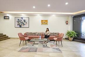 Fabhotel Lazeeno