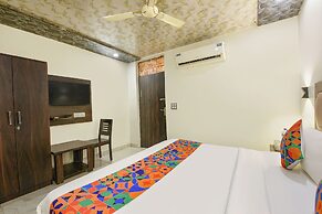Fabhotel Lazeeno