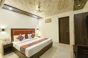 Fabhotel Lazeeno