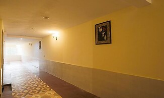 Fabhotel Lazeeno