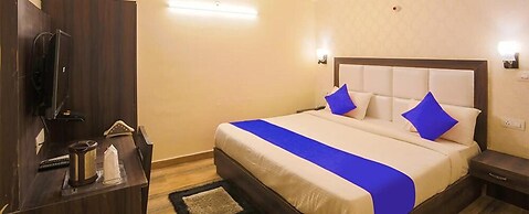 Fabhotel Lazeeno