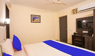 Fabhotel Lazeeno
