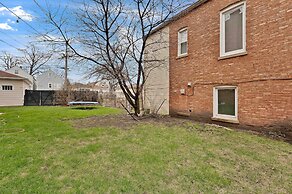 6 Bed Whole House In Chicagolands Trendy Berwyn 6 Bedroom Home