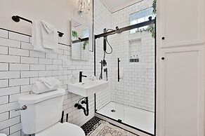 6 Bed Whole House In Chicagolands Trendy Berwyn 6 Bedroom Home