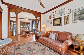 6 Bed Whole House In Chicagolands Trendy Berwyn 6 Bedroom Home