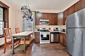 6 Bed Whole House In Chicagolands Trendy Berwyn 6 Bedroom Home