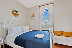 6 Bed Whole House In Chicagolands Trendy Berwyn 6 Bedroom Home