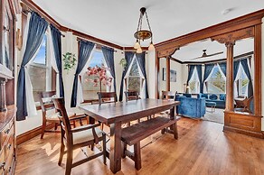 6 Bed Whole House In Chicagolands Trendy Berwyn 6 Bedroom Home