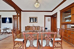 6 Bed Whole House In Chicagolands Trendy Berwyn 6 Bedroom Home