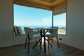 Peninsula Suites