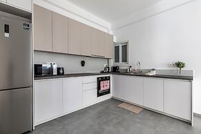 Cozyopolis - Timeless 3-BR in Athens