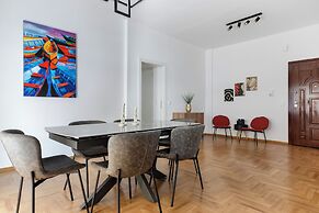 Cozyopolis - Timeless 3-BR in Athens