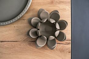 Cozyopolis - Timeless 3-BR in Athens