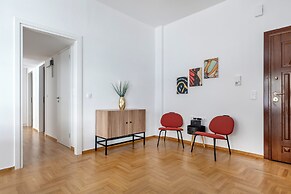 Cozyopolis - Timeless 3-BR in Athens