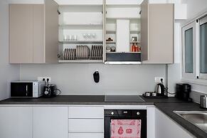 Cozyopolis - Timeless 3-BR in Athens