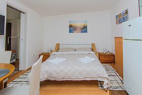 Apartments Ladika
