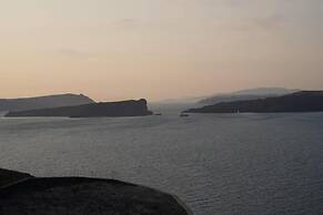 The Noverian Bios Caldera Sunset Suites