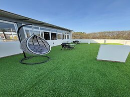 Housr 36 Studio Rooms Bangalore Near Leela Palace