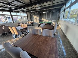 Housr 36 Studio Rooms Bangalore Near Leela Palace