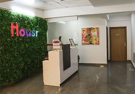 Housr 36 Studio Rooms Bangalore Near Leela Palace