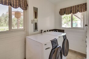 8 Mi to Dtwn: Spacious Home w/ Fire Pit in Fresno!