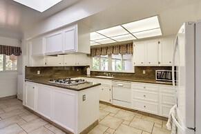 8 Mi to Dtwn: Spacious Home w/ Fire Pit in Fresno!