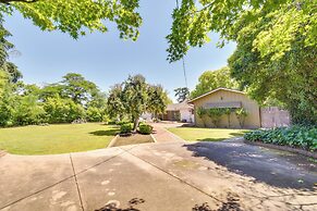 8 Mi to Dtwn: Spacious Home w/ Fire Pit in Fresno!